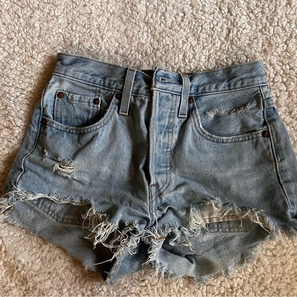 Levi’s 501 Micro Mini Shorts 24 Denim Jean High Rise Button Fly Cutoff 563270250 - Picture 2 of 9